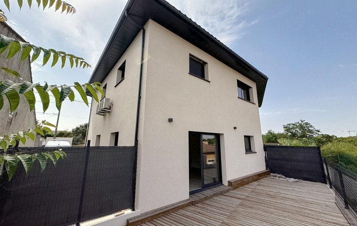 Local commercial BESSAN 83 m2 1 335 € Local commercial BESSAN 83 m2 1 335 €