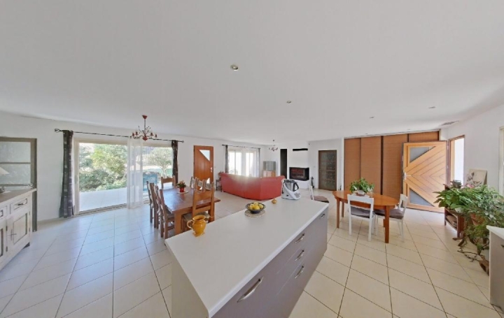 Maison BESSAN 159 m2 449 900 € Maison BESSAN 159 m2 449 900 €